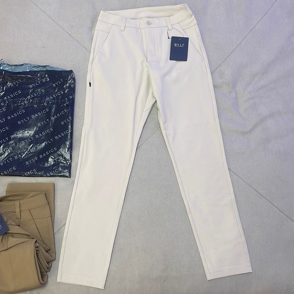 Bylt Basics Everyday Pant 2.0 slim/tapered fit in oat